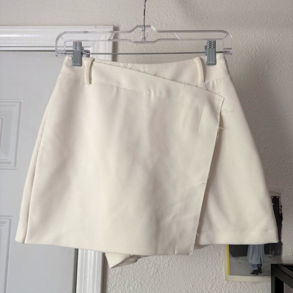 NWT DISSH Julie tailored cream ivory mini skirt shorts‎ skort